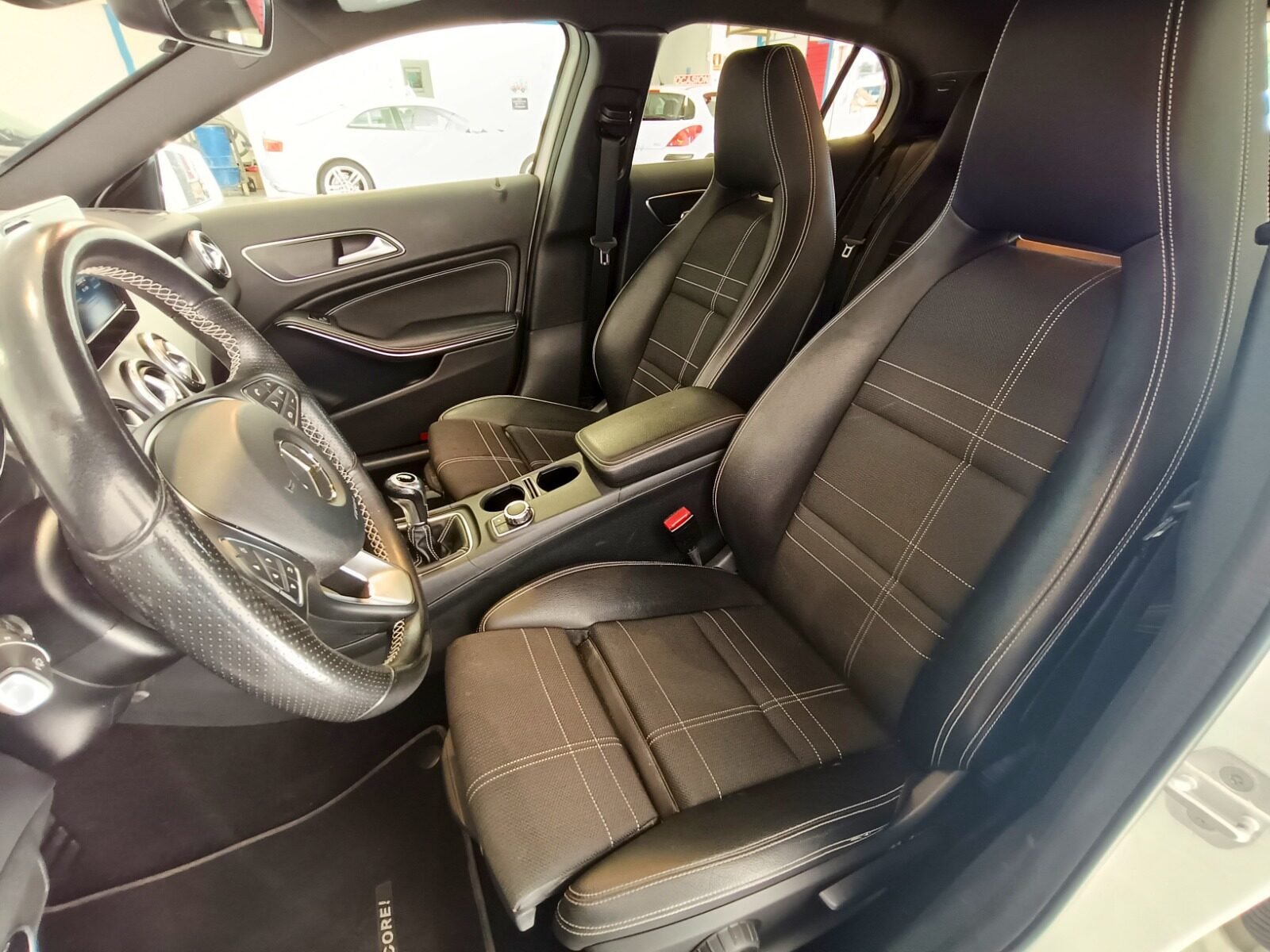 MERCEDES-BENZ GLA 200