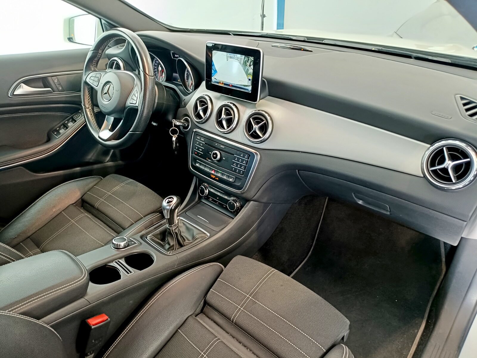 MERCEDES-BENZ GLA 200