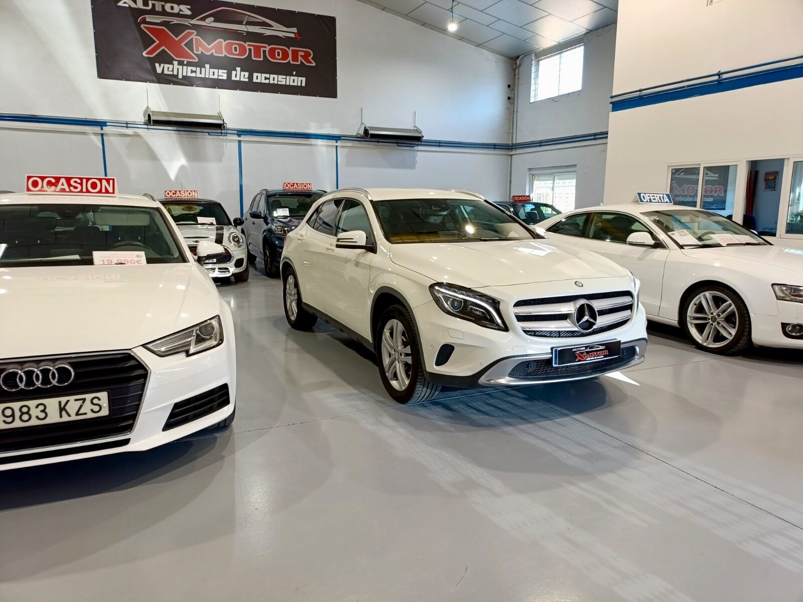 MERCEDES-BENZ GLA 200