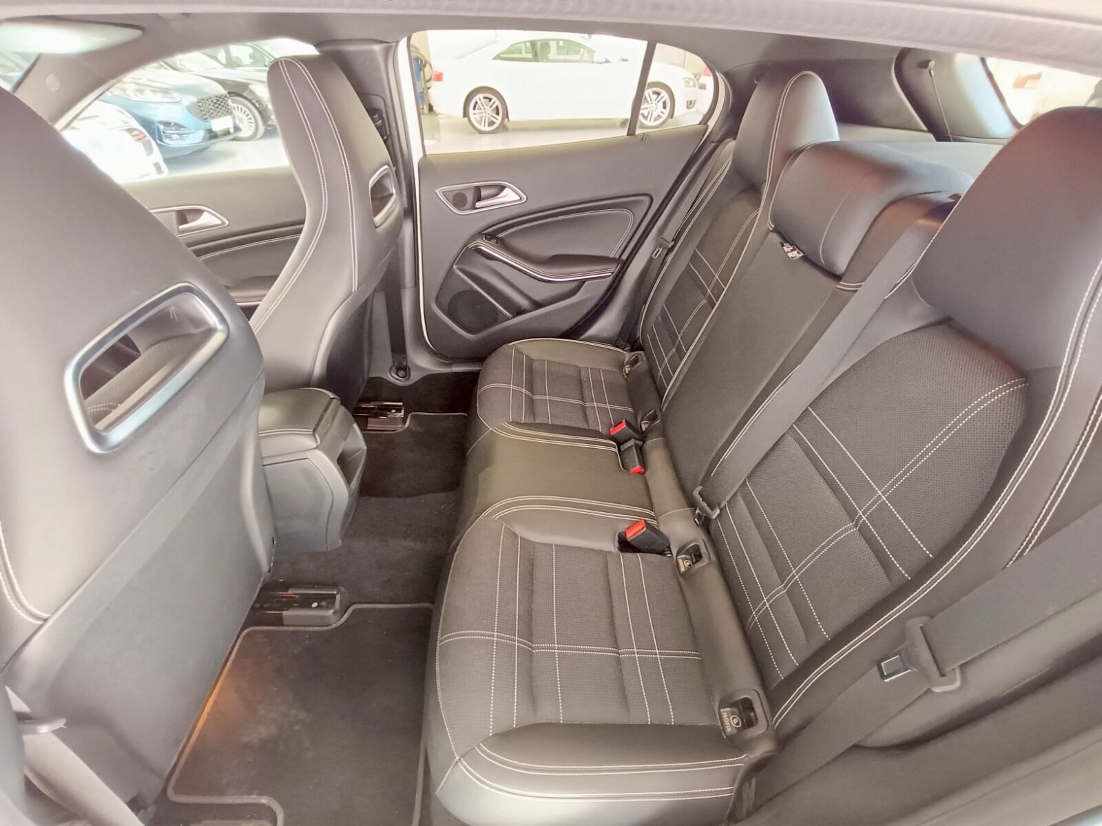 MERCEDES-BENZ GLA 200