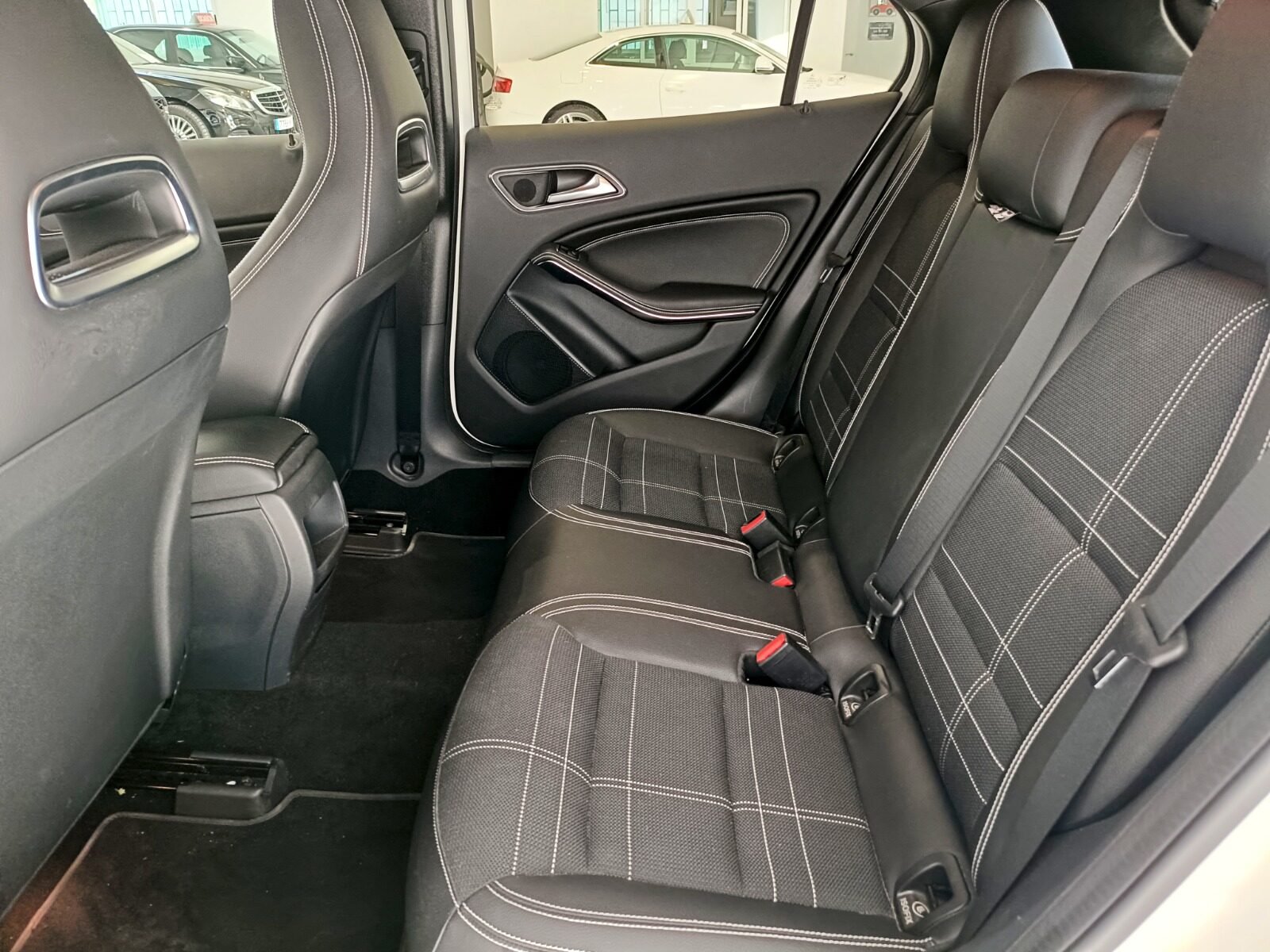 MERCEDES-BENZ GLA 200