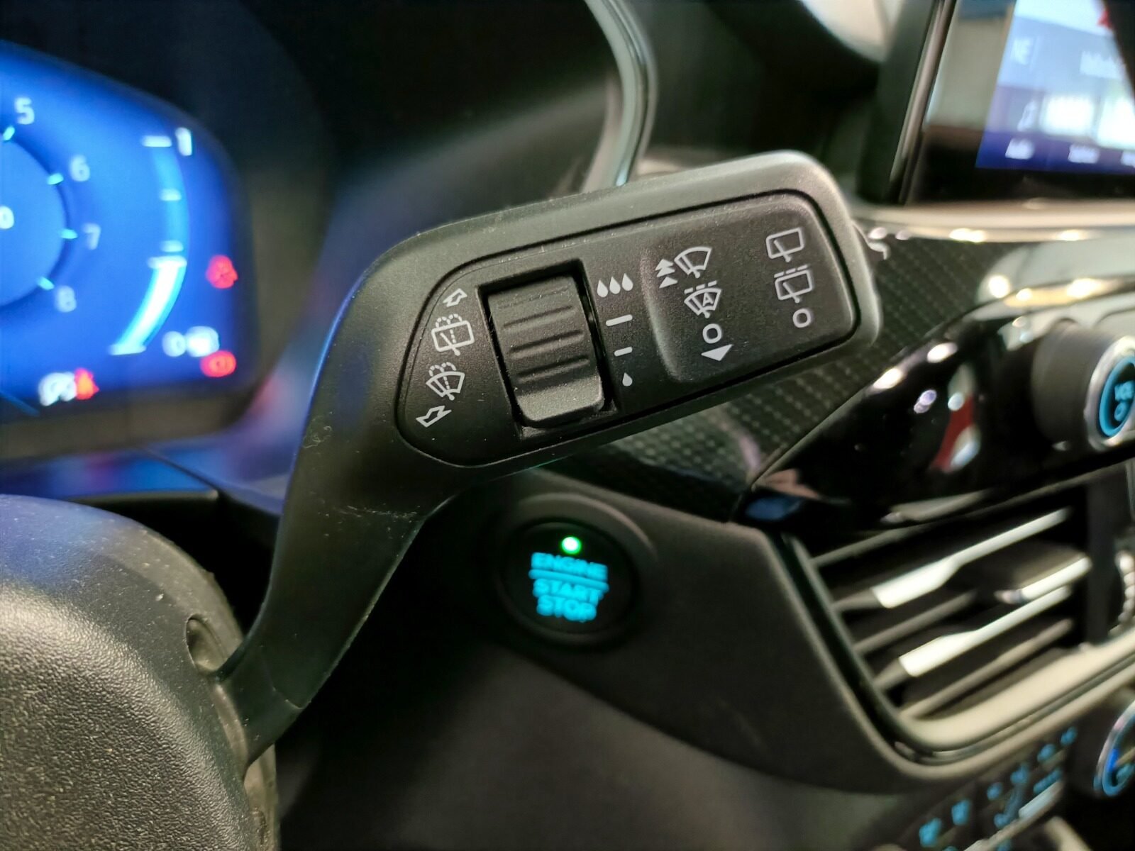 FORD KUGA ST LINE X 1.5 150