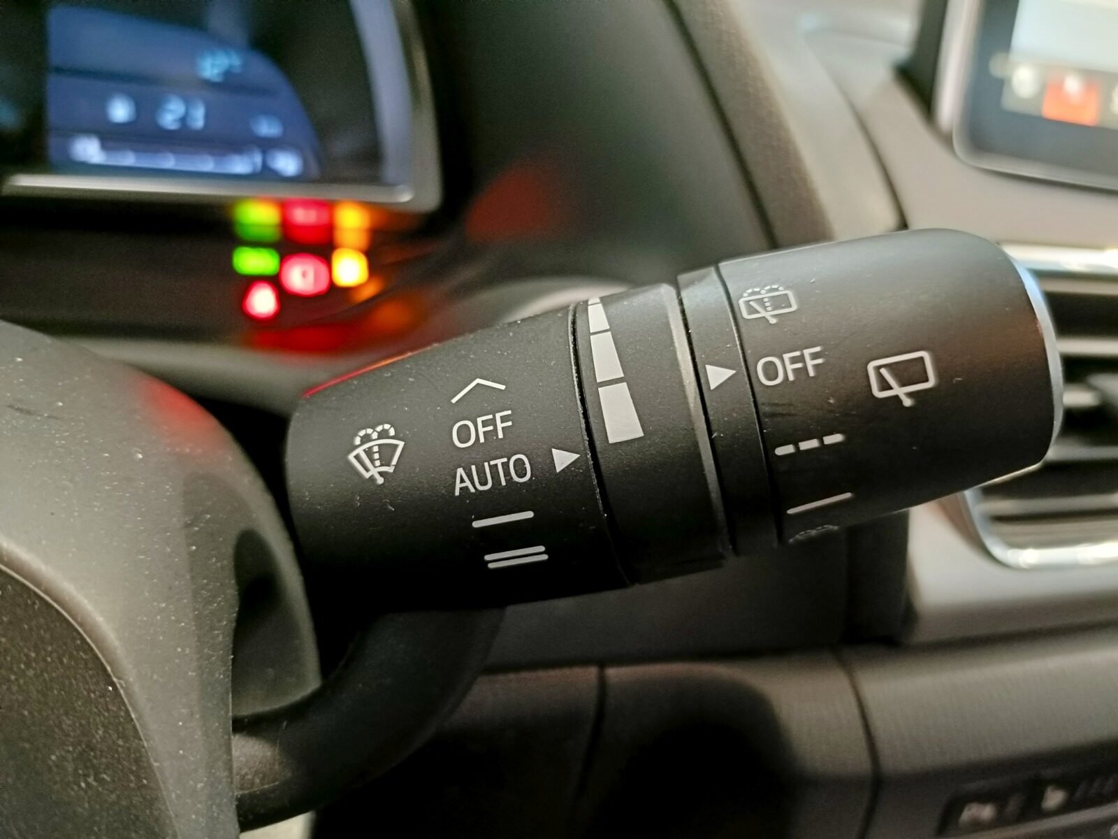 MAZDA MAZDA 3 LUXURY SAFETY 2.2