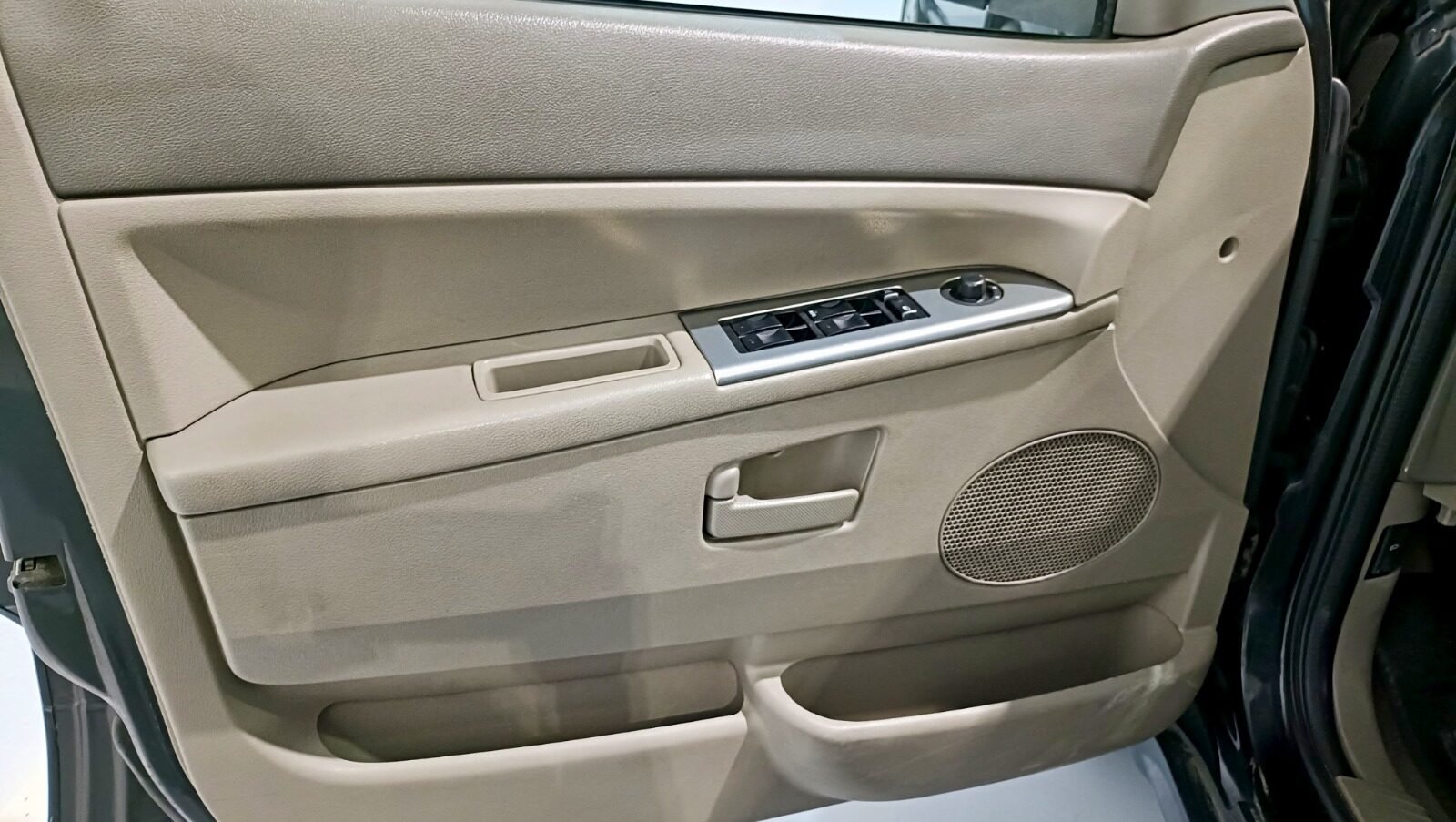 JEEP GRAN CHEROKEE LAREDO 3.0 V6