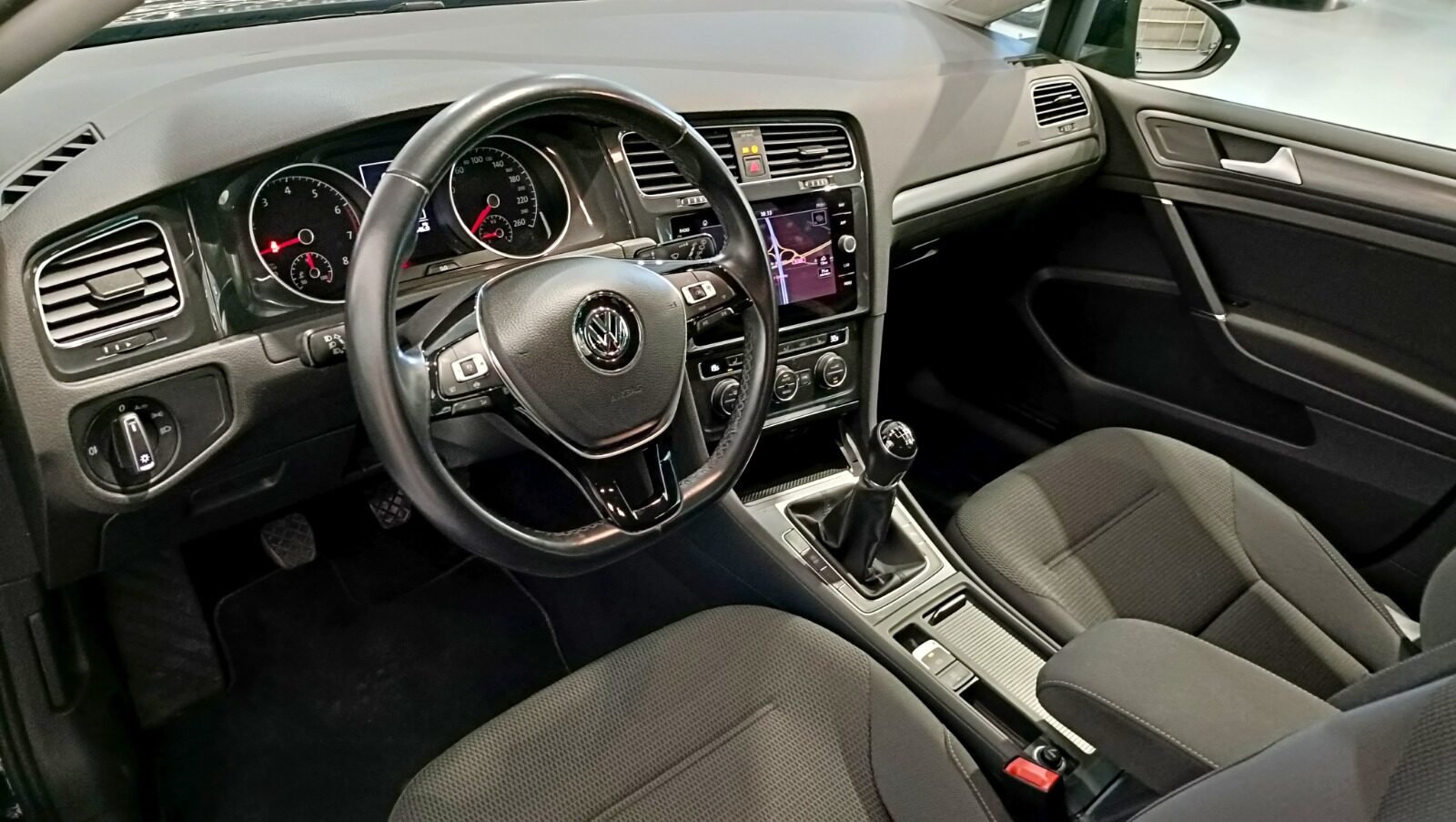 VOLKSWAGEN GOLF SPORT 1.0 115