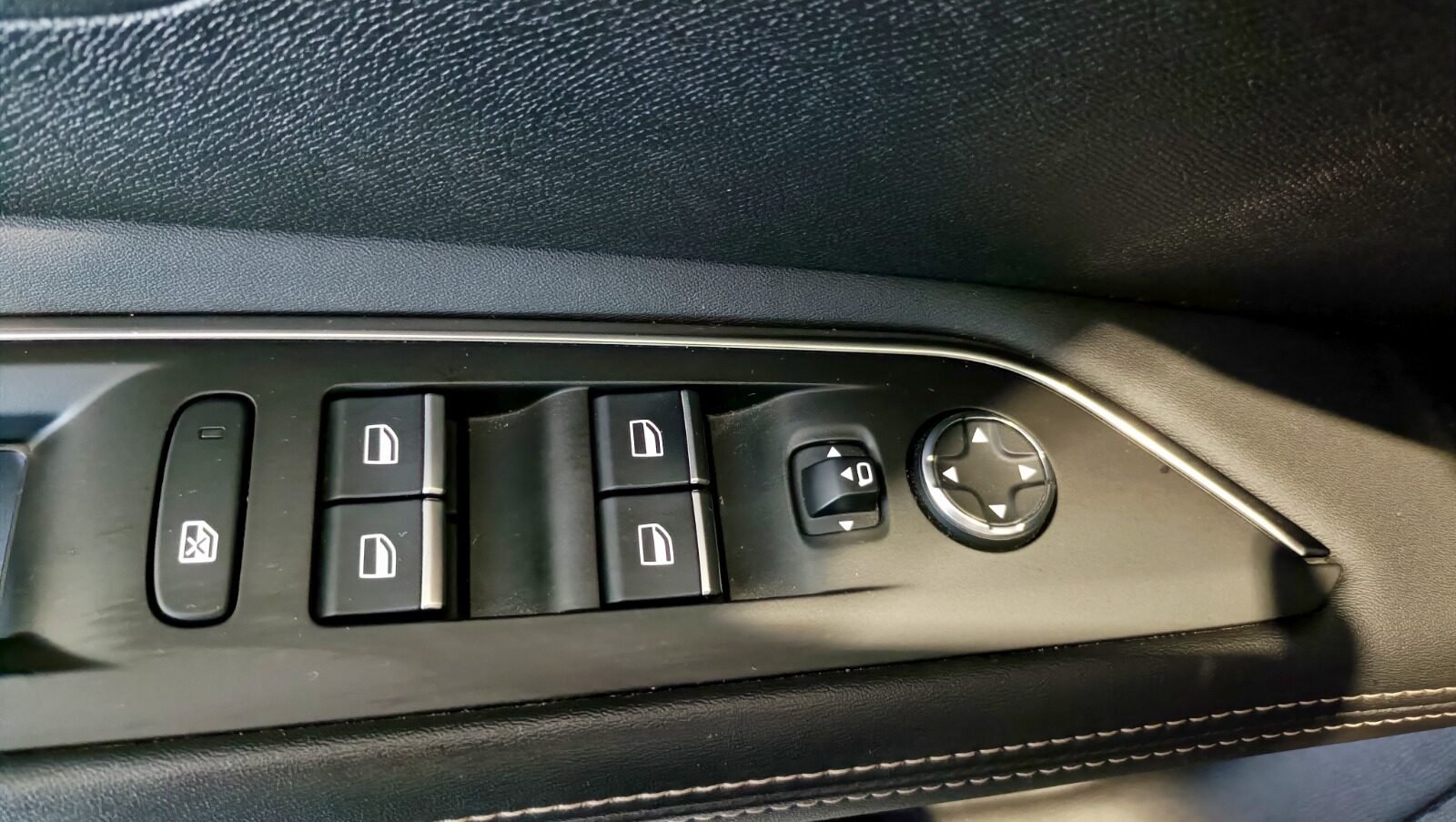 PEUGEOT 3008 Hybrid 225 eEAT8 GT