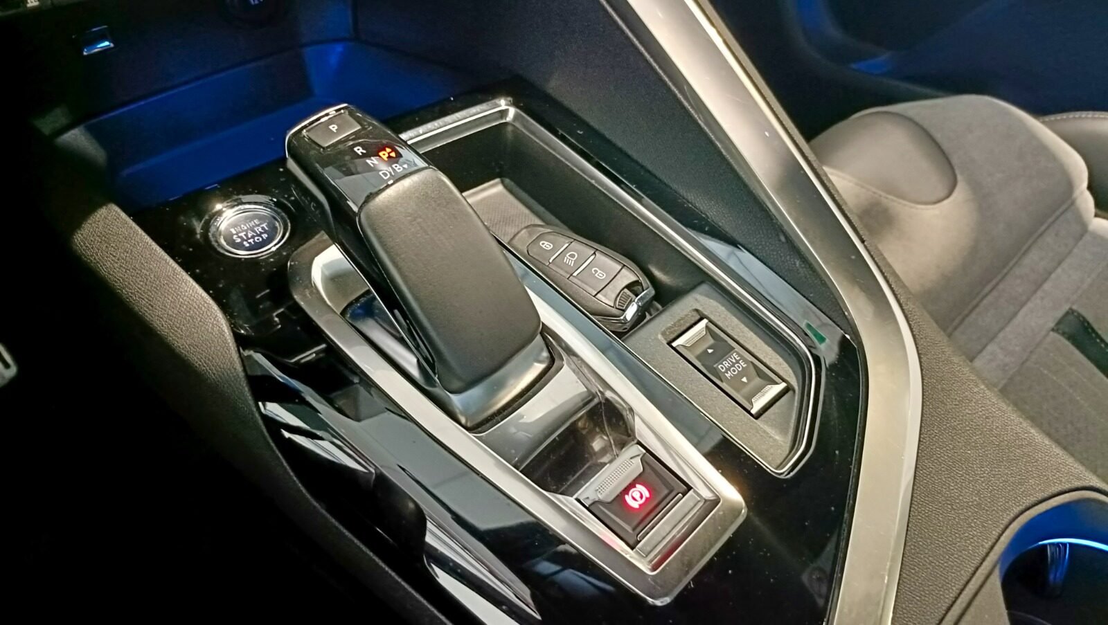 PEUGEOT 3008 Hybrid 225 eEAT8 GT