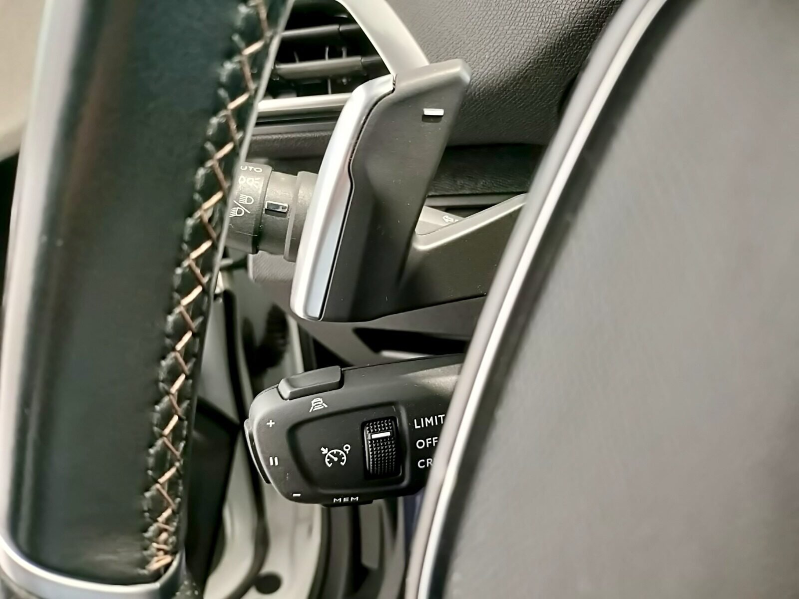 PEUGEOT 3008 Hybrid 225 eEAT8 GT