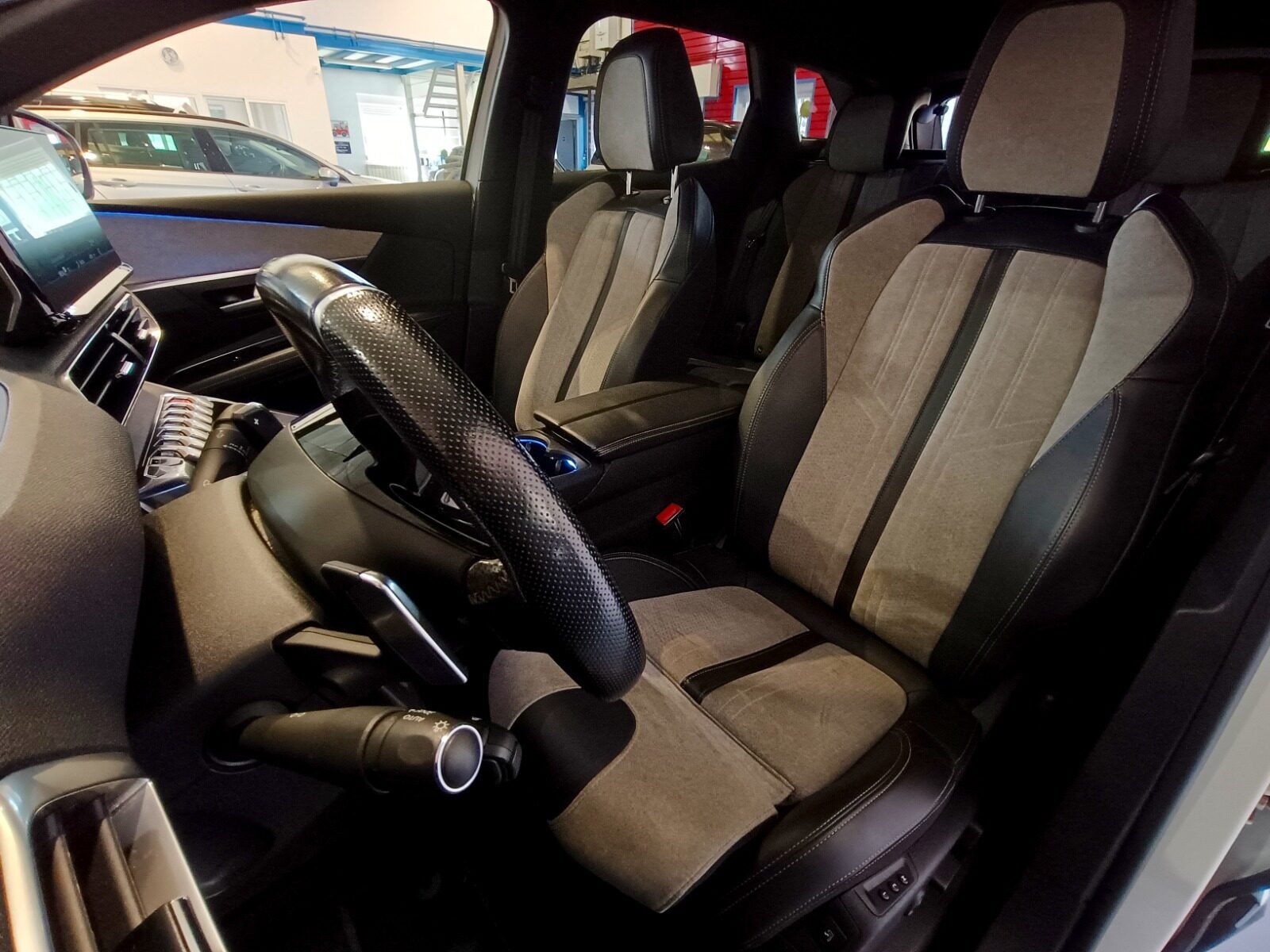 PEUGEOT 3008 Hybrid 225 eEAT8 GT