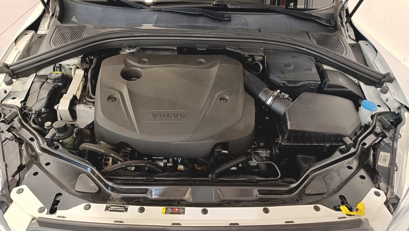 VOLVO XC 60 D4 MOMENTUM 190