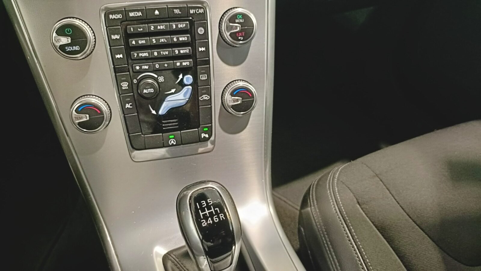 VOLVO XC 60 D4 MOMENTUM 190