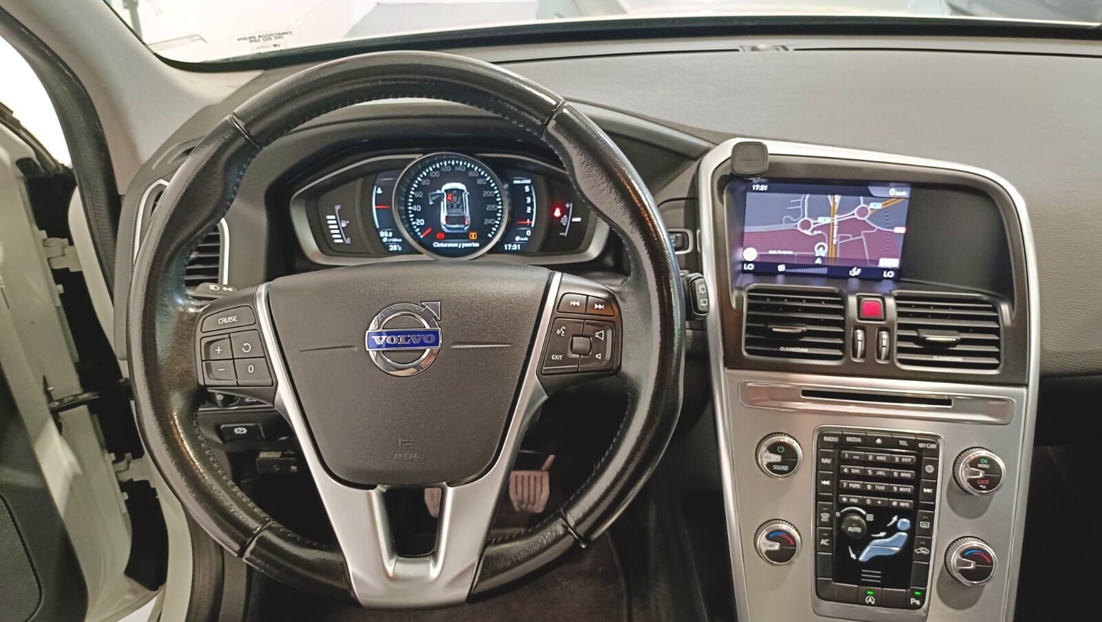 VOLVO XC 60 D4 MOMENTUM 190