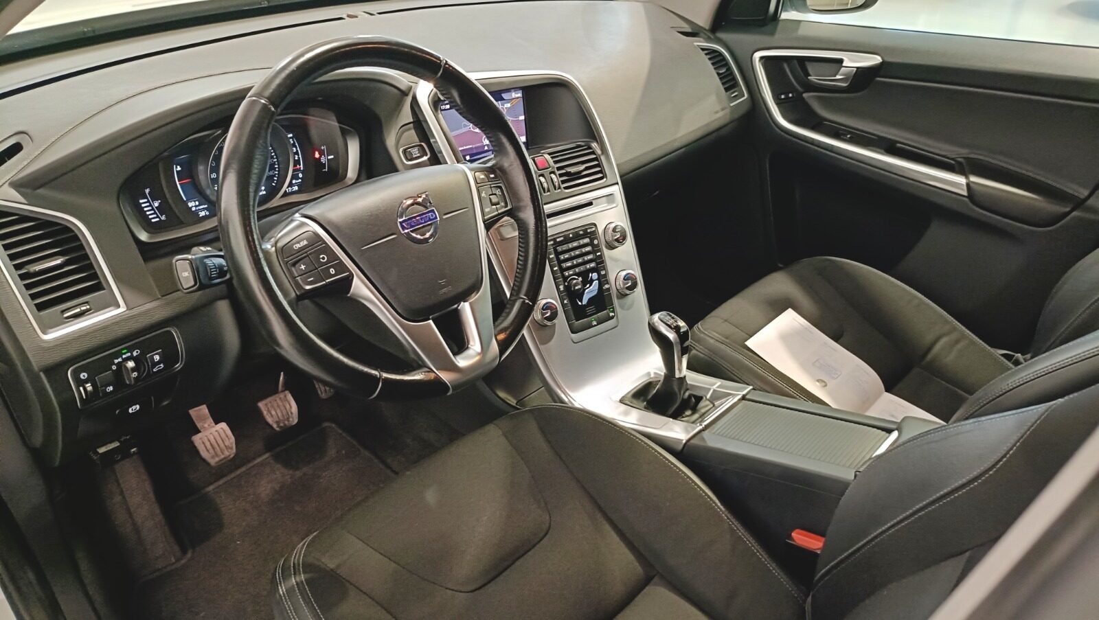 VOLVO XC 60 D4 MOMENTUM 190