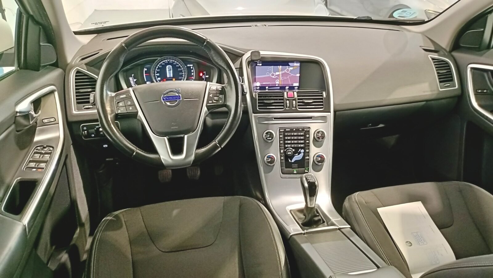 VOLVO XC 60 D4 MOMENTUM 190