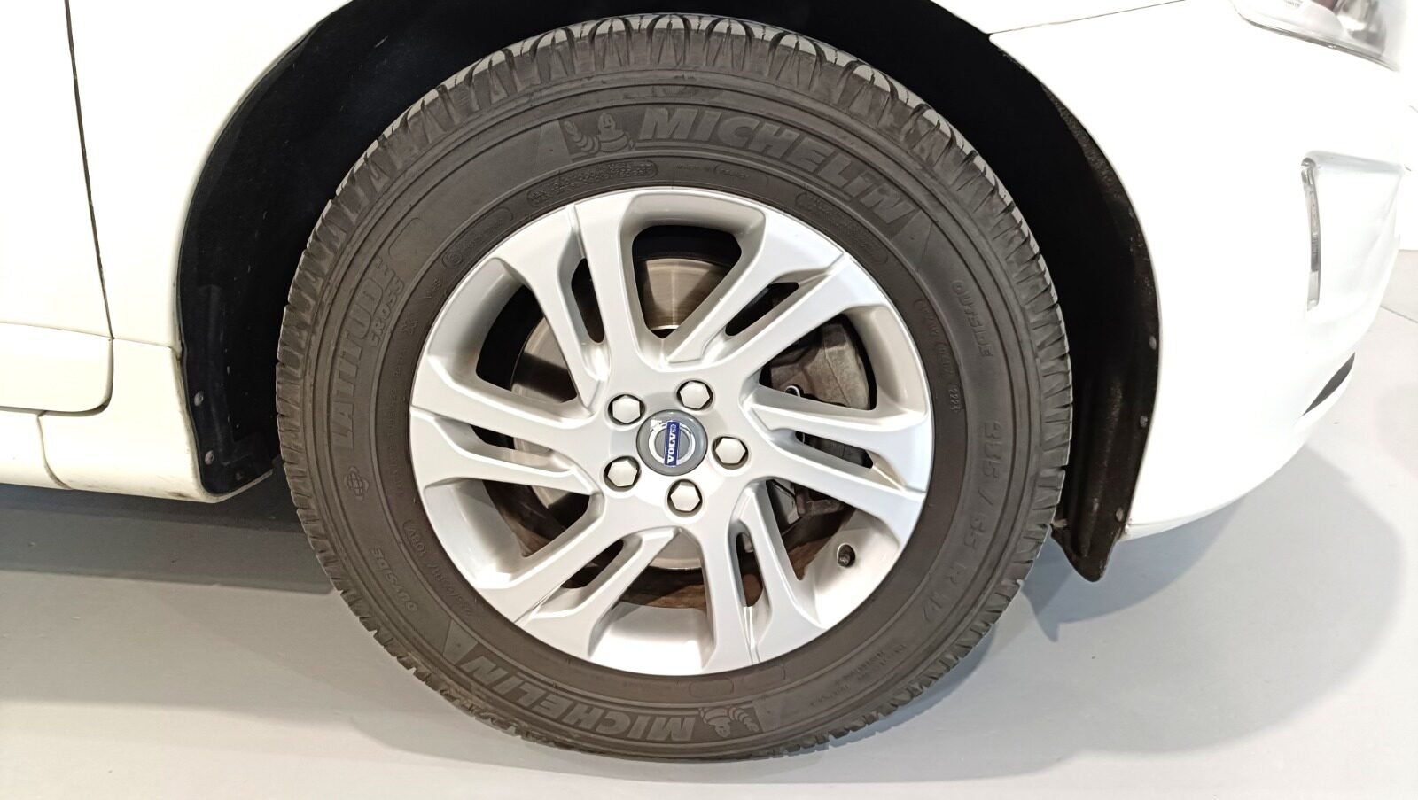 VOLVO XC 60 D4 MOMENTUM 190