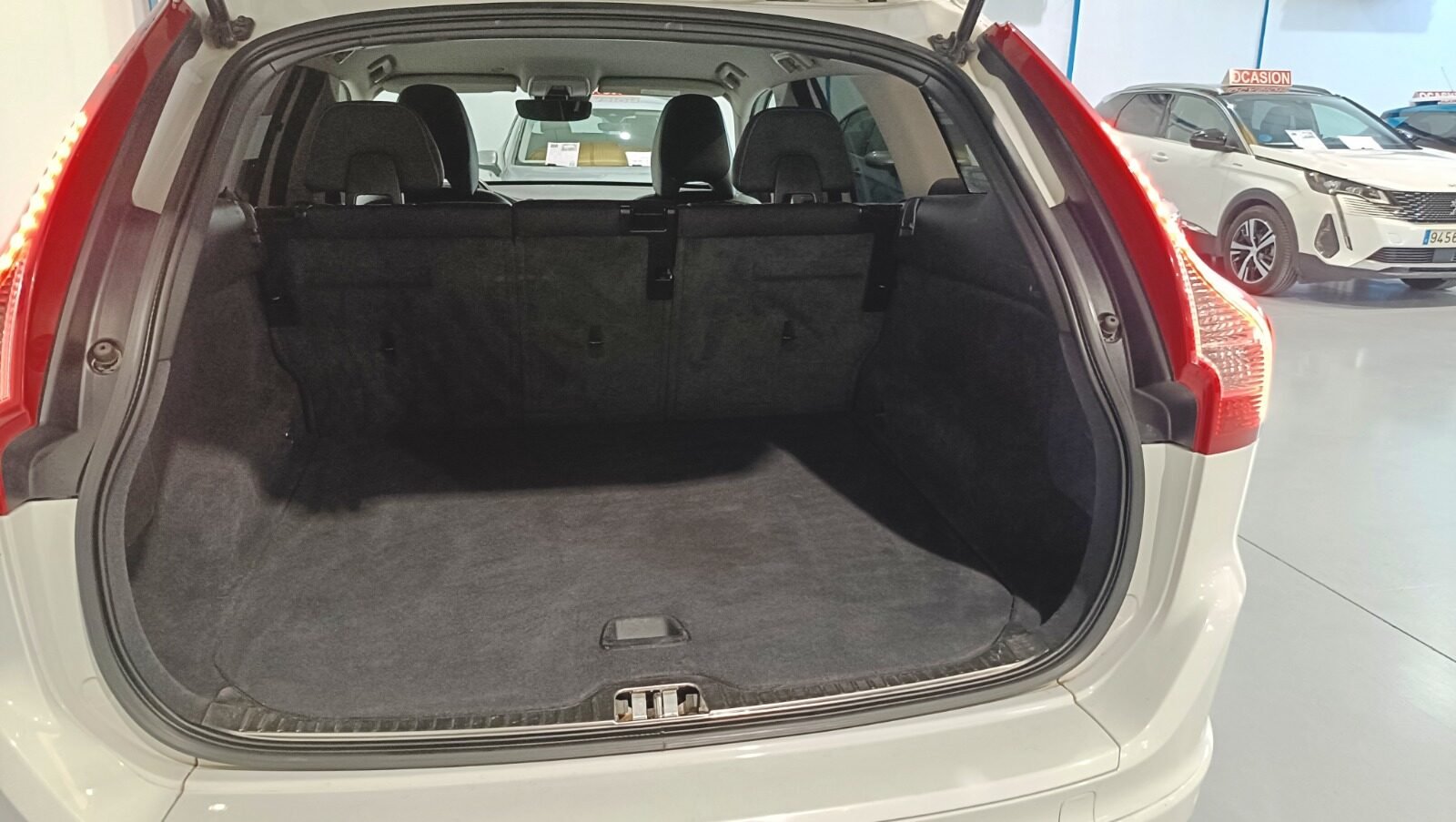 VOLVO XC 60 D4 MOMENTUM 190