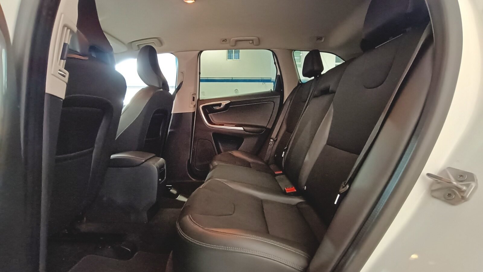VOLVO XC 60 D4 MOMENTUM 190
