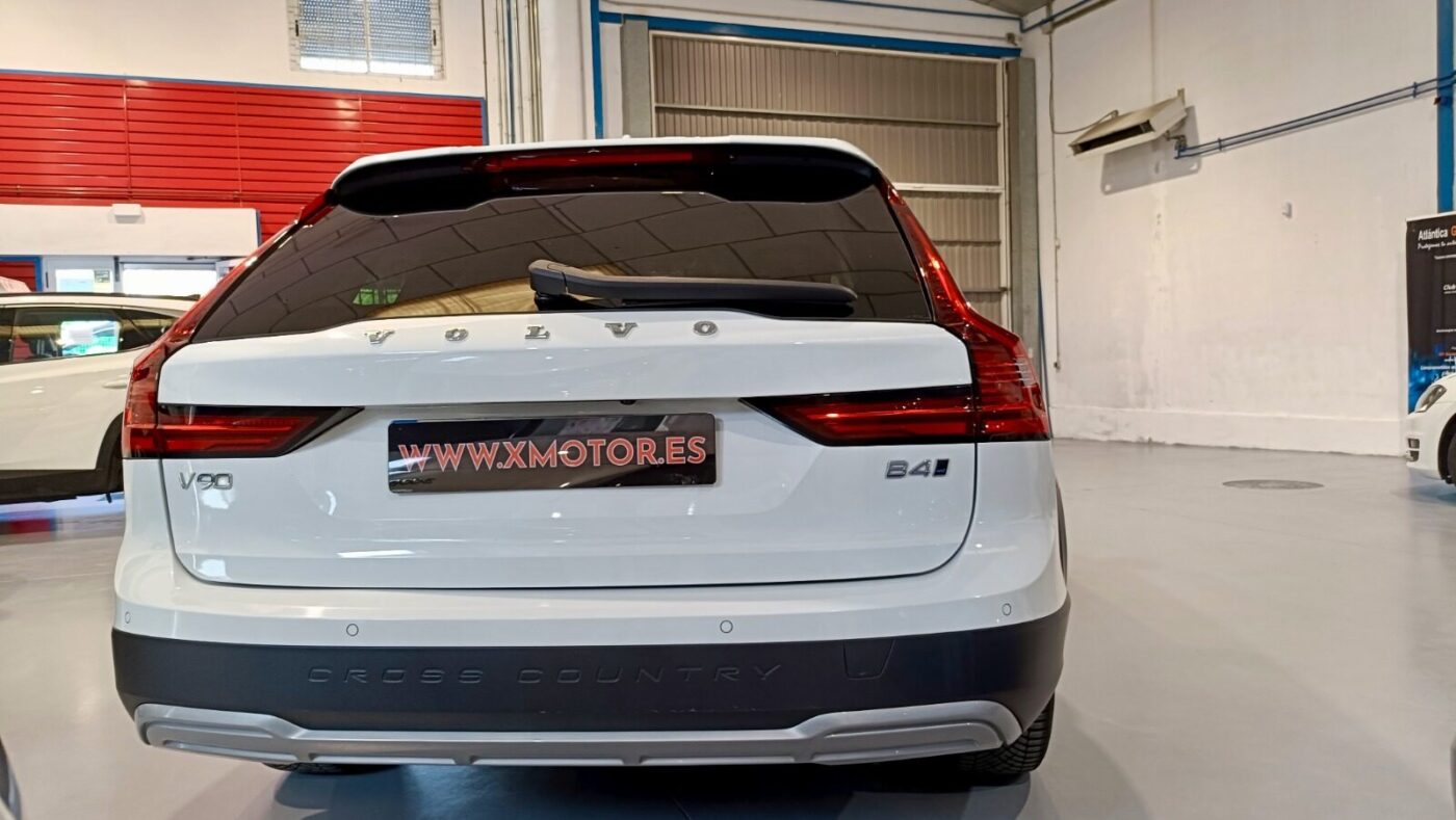 VOLVO V90 CROSS COUNTRY 2.0 B4 D Pro AWD Auto
