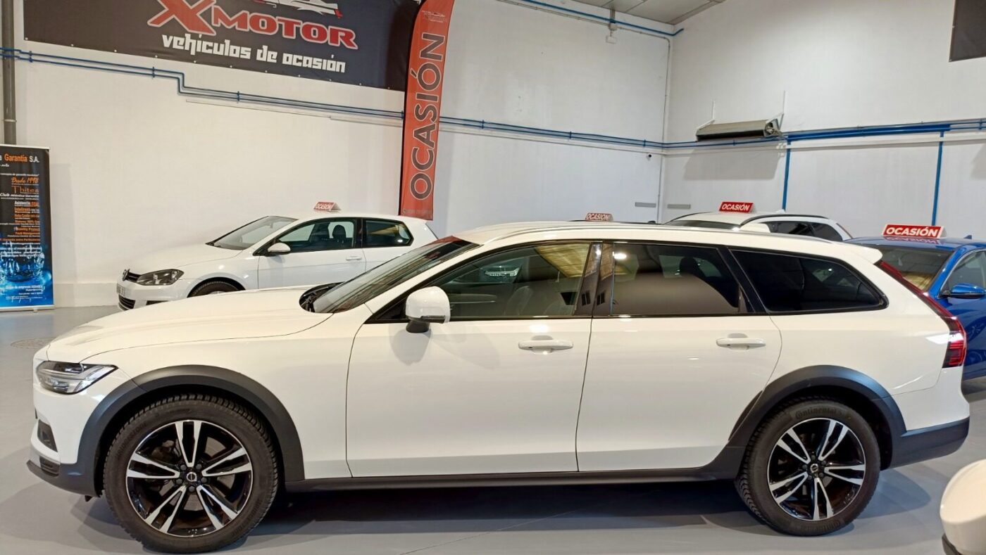 VOLVO V90 CROSS COUNTRY 2.0 B4 D Pro AWD Auto